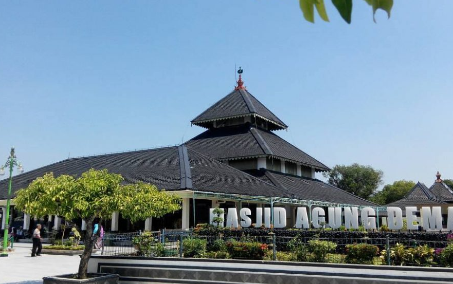 Hadirkan Rumah Ibadah Nyaman bagi Jemaah, Kemenag Luncurkan Program Bantuan Peralatan Kebersihan untuk Masjid